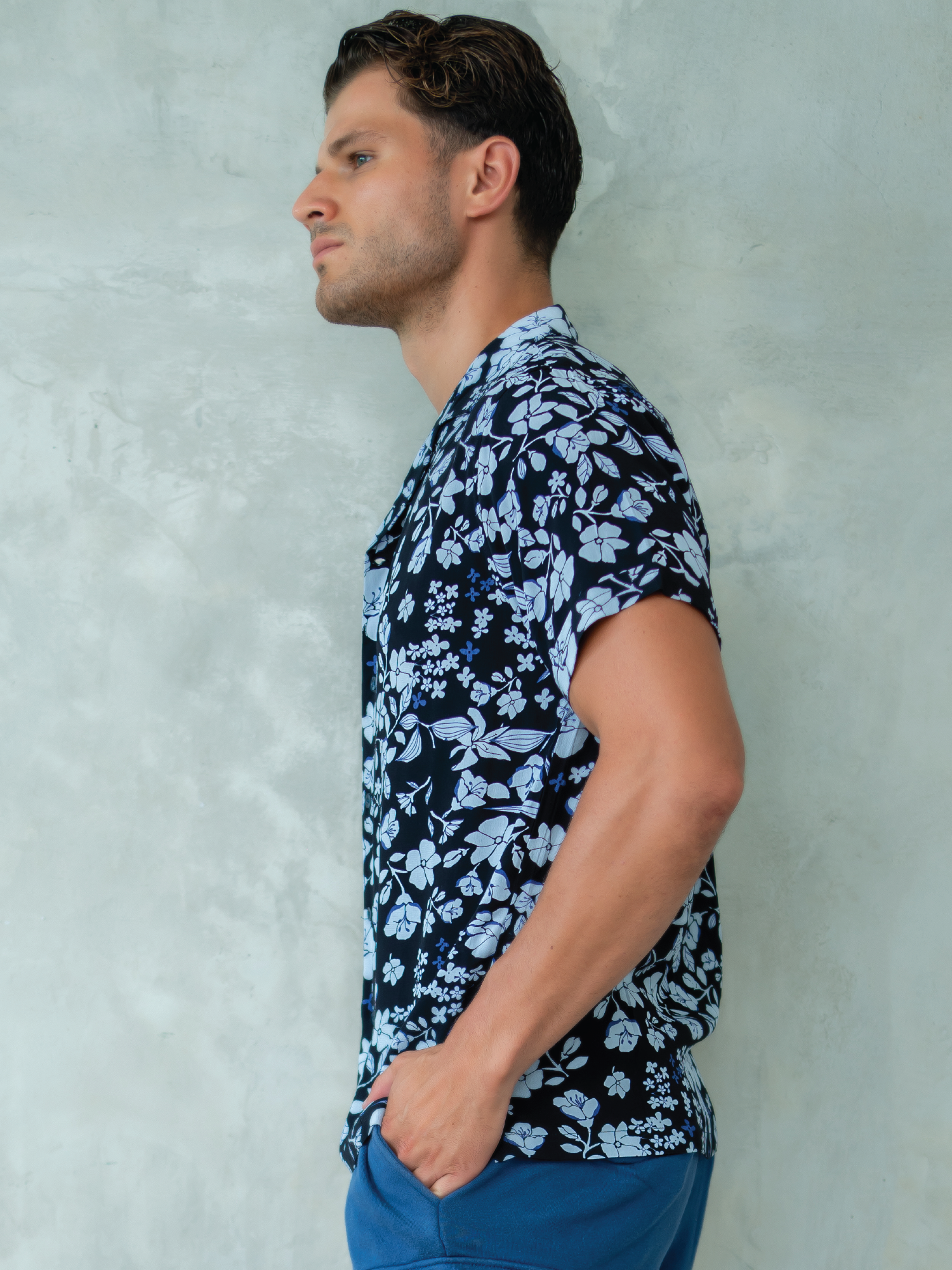 Kemeja Sacha Flowers Biru Tua